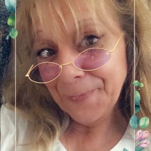 Meet your Posher, Lori